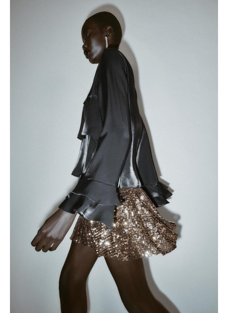 Блузка из блестящей ткани с оборками Блузка из блестящей ткани с оборками