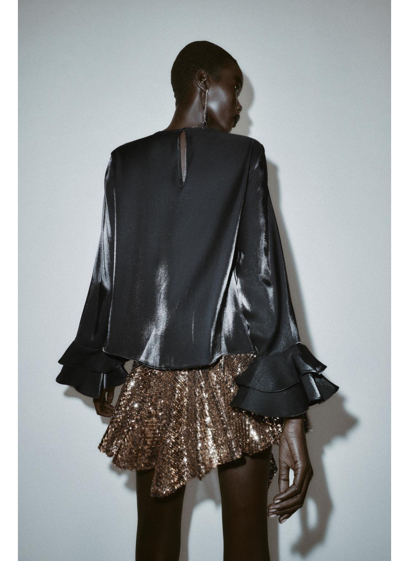 Блузка из блестящей ткани с оборками Блузка из блестящей ткани с оборками