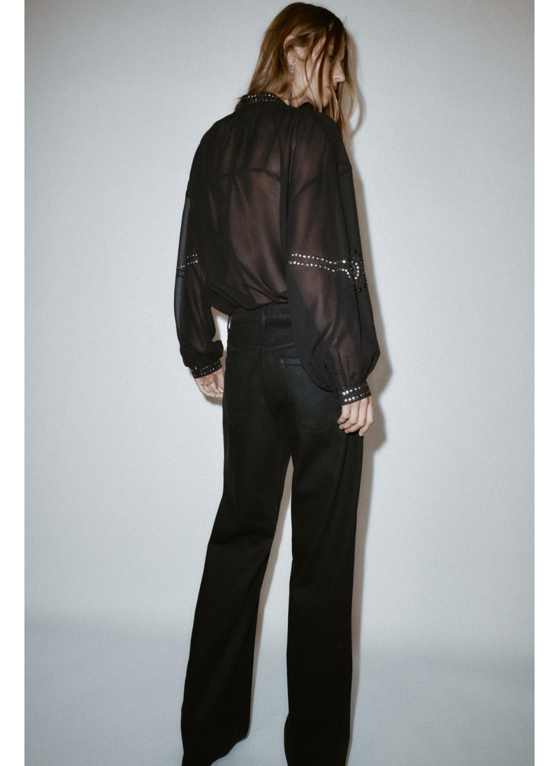 БЛУЗА ИЗ ПОЛУПРОЗРАЧНОЙ ТКАНИ С БУСИНАМИ БЛУЗА ИЗ ПОЛУПРОЗРАЧНОЙ ТКАНИ С БУСИНАМИ