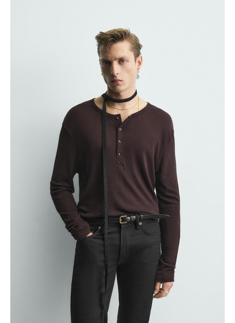 Футболка с воротником henley из лиоцелла и хлопка Футболка с воротником henley из лиоцелла и хлопка