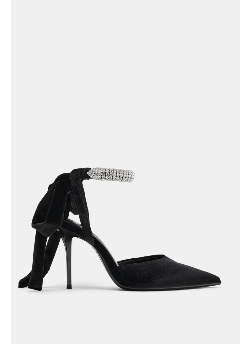 Туфли на тонком каблуке с камнями Туфли на тонком каблуке с камнями