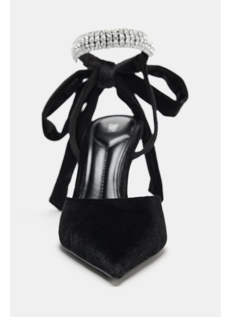 Туфли на тонком каблуке с камнями Туфли на тонком каблуке с камнями