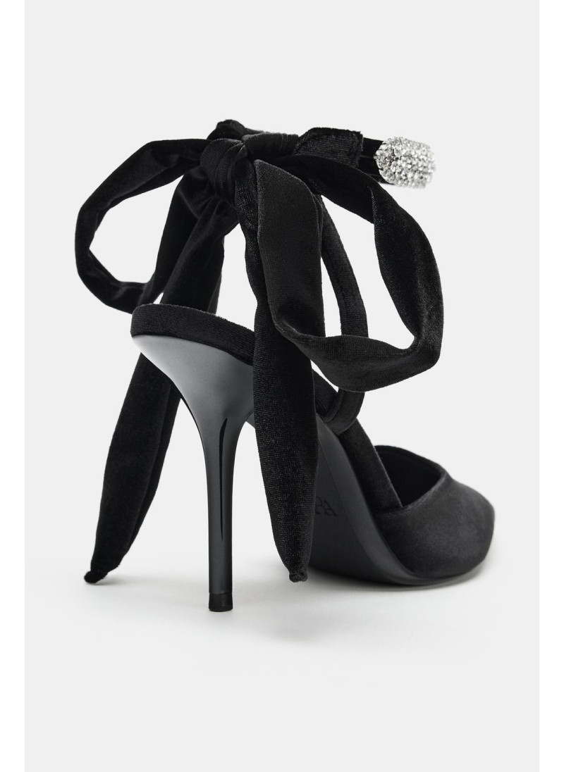 Туфли на тонком каблуке с камнями Туфли на тонком каблуке с камнями