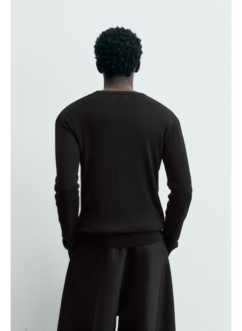 Джемпер из шерсти limited edition с v-образным вырезом Джемпер из шерсти limited edition с v-образным вырезом