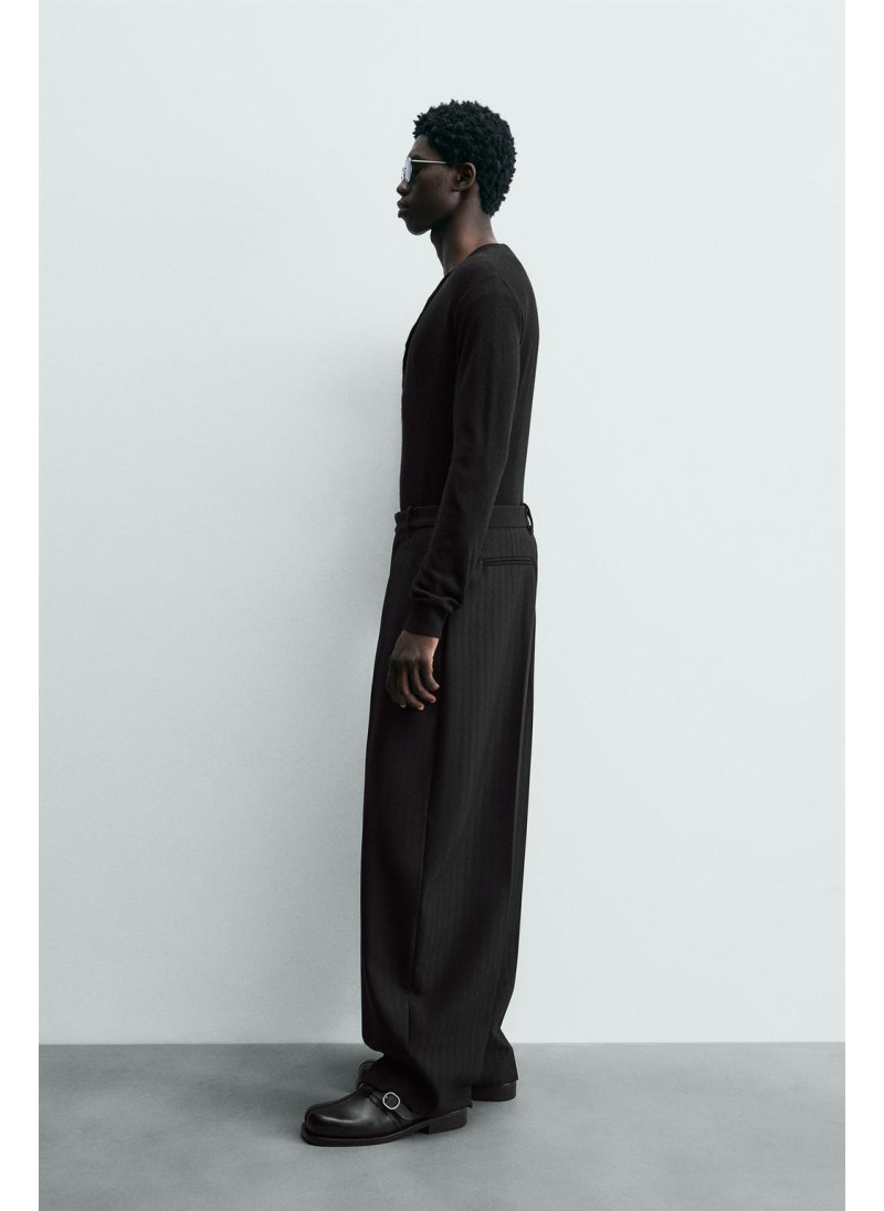 Джемпер из шерсти limited edition с v-образным вырезом Джемпер из шерсти limited edition с v-образным вырезом