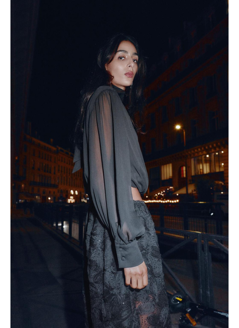 Блузка с запахом и воздушными рукавами с запахом Блузка с запахом и воздушными рукавами с запахом