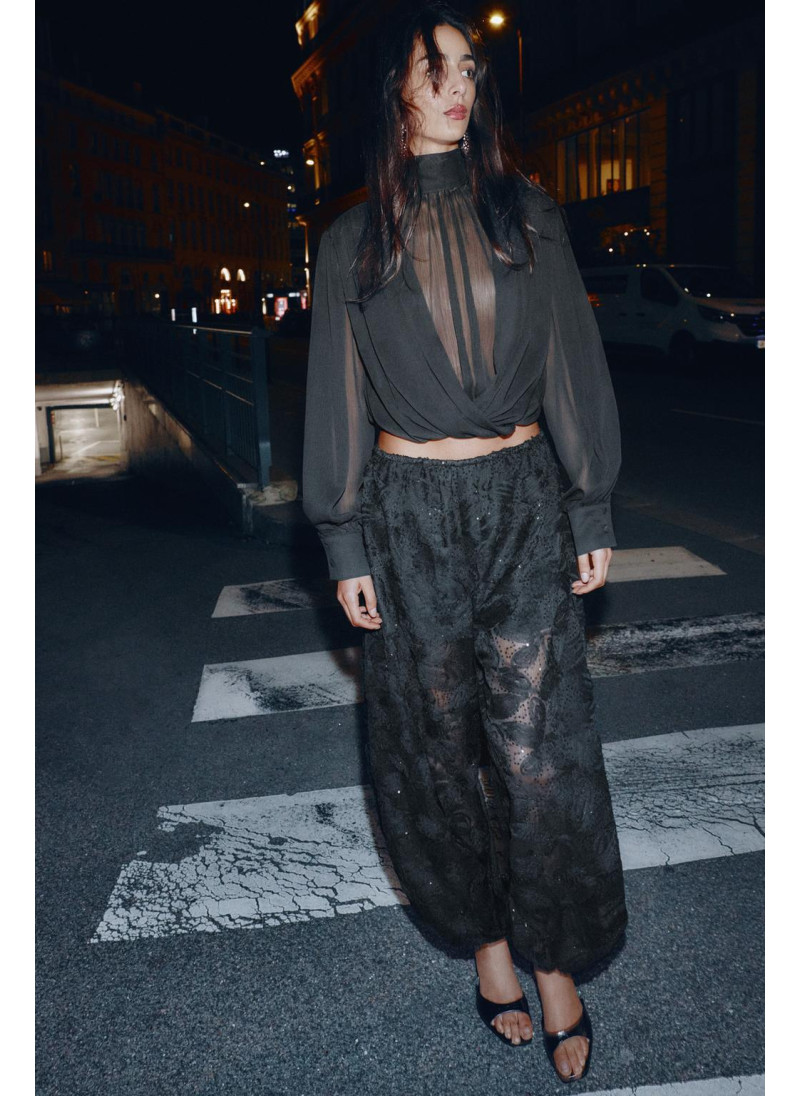 Брюки с пайетками в стиле б�...