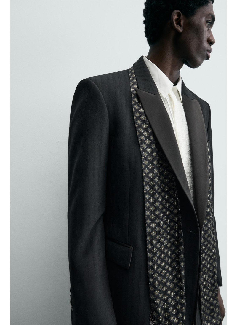 Платок из ограниченной коллекции с бисером Платок из ограниченной коллекции с бисером