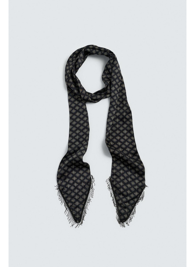 Платок из ограниченной коллекции с бисером Платок из ограниченной коллекции с бисером