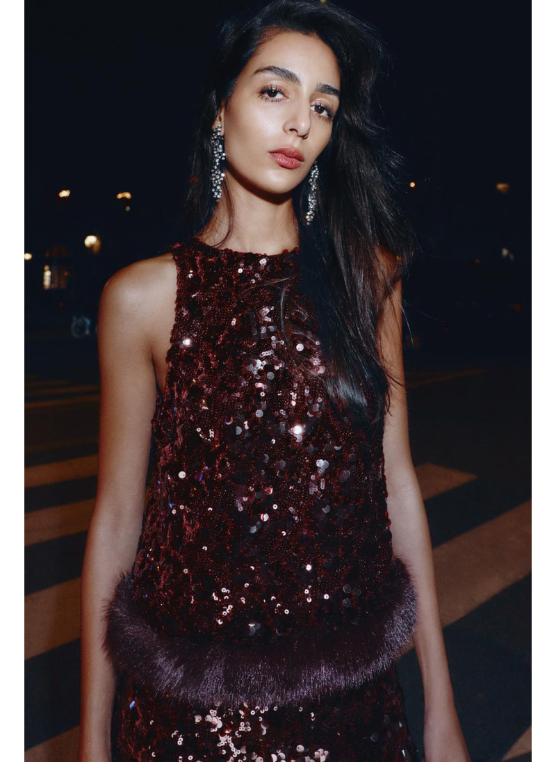 ТОП С ПАЙЕТКАМИ И НИЗОМ ИЗ ИСКУССТВЕННОГО МЕХА ТОП С ПАЙЕТКАМИ И НИЗОМ ИЗ ИСКУССТВЕННОГО МЕХА