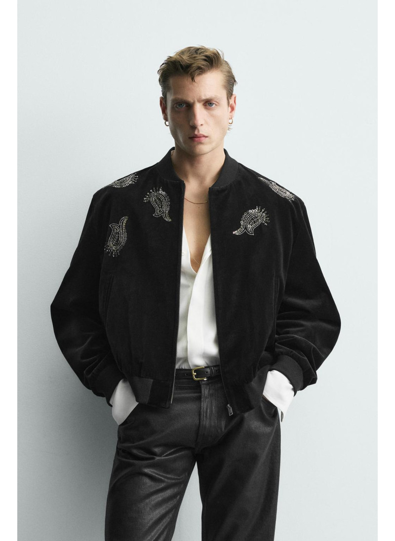 ВЕЛЬВЕТОВЫЙ БОМБЕР С ВЫШИВКОЙ – LIMITED EDITION ВЕЛЬВЕТОВЫЙ БОМБЕР С ВЫШИВКОЙ – LIMITED EDITION