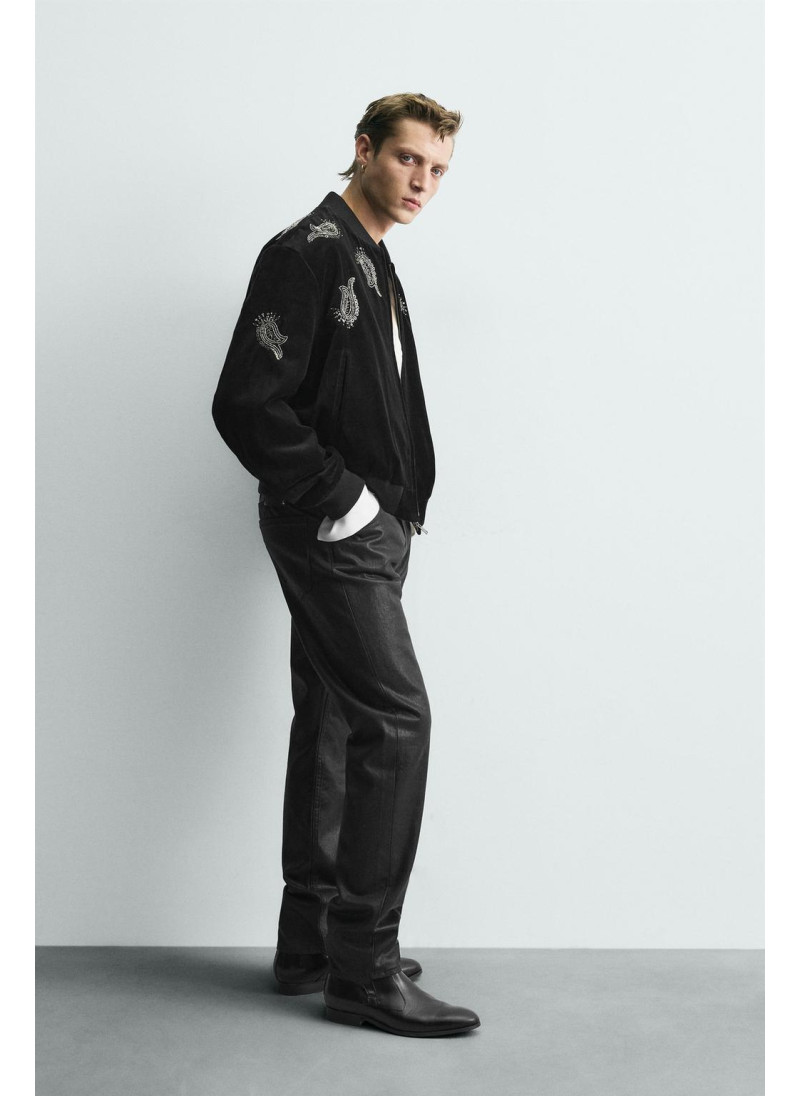 ВЕЛЬВЕТОВЫЙ БОМБЕР С ВЫШИВКОЙ – LIMITED EDITION ВЕЛЬВЕТОВЫЙ БОМБЕР С ВЫШИВКОЙ – LIMITED EDITION