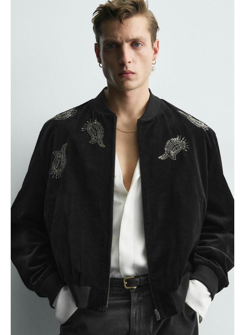 ВЕЛЬВЕТОВЫЙ БОМБЕР С ВЫШИВКОЙ – LIMITED EDITION ВЕЛЬВЕТОВЫЙ БОМБЕР С ВЫШИВКОЙ – LIMITED EDITION