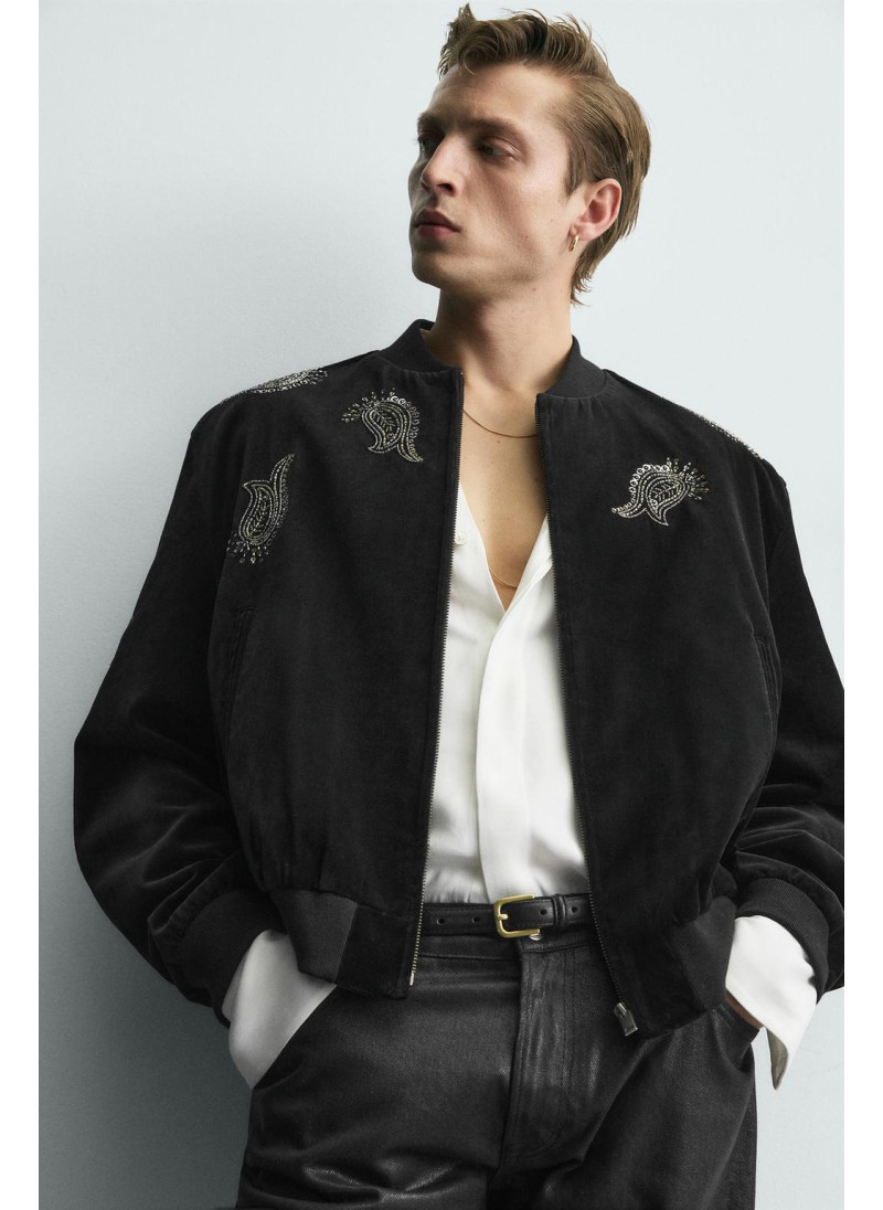 ВЕЛЬВЕТОВЫЙ БОМБЕР С ВЫШИВКОЙ – LIMITED EDITION ВЕЛЬВЕТОВЫЙ БОМБЕР С ВЫШИВКОЙ – LIMITED EDITION