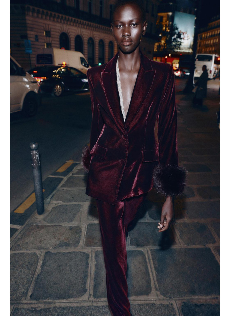 Бархатный блейзер с манжетами из искусственного меха Бархатный блейзер с манжетами из искусственного меха