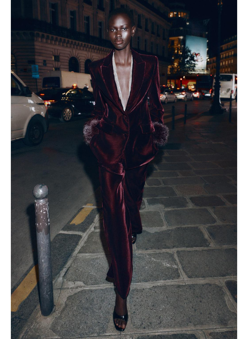 Бархатный блейзер с манжет�...