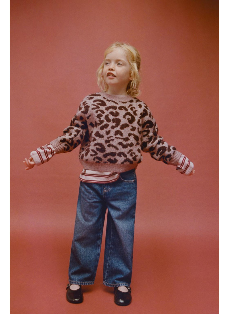 ДЖИНСЫ WIDE LEG С НАШИВКАМИ «ЗВЕЗДЫ» И АНИМАЛИСТИЧЕСКИМ ПРИНТОМ ДЖИНСЫ WIDE LEG С НАШИВКАМИ «ЗВЕЗДЫ» И АНИМАЛИСТИЧЕСКИМ ПРИНТОМ