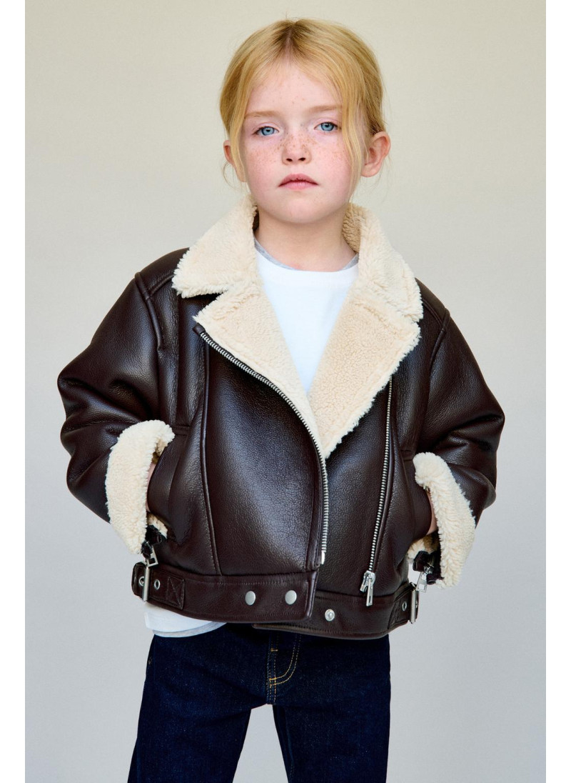 КУРТКА-ДУБЛЕНКА В БАЙКЕРСКОМ СТИЛЕ КУРТКА-ДУБЛЕНКА В БАЙКЕРСКОМ СТИЛЕ