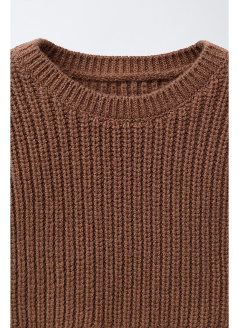 РУБАШКА С ВЫШИВКОЙ «СЕРДЦА» И ТРИКОТАЖНЫМ ЖИЛЕТОМ РУБАШКА С ВЫШИВКОЙ «СЕРДЦА» И ТРИКОТАЖНЫМ ЖИЛЕТОМ