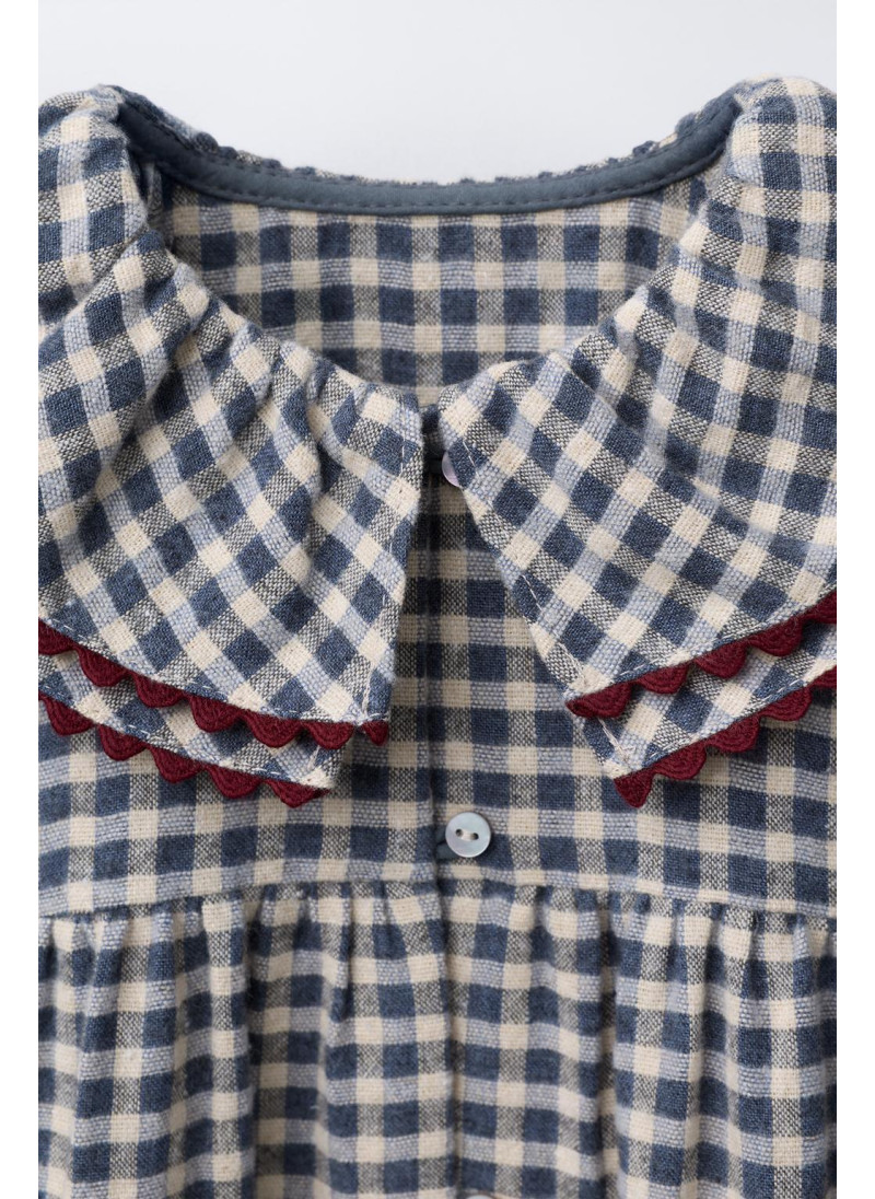 ПЛАТЬЕ В КЛЕТКУ С ВОЛНИСТОЙ ОТОРОЧКОЙ ПЛАТЬЕ В КЛЕТКУ С ВОЛНИСТОЙ ОТОРОЧКОЙ