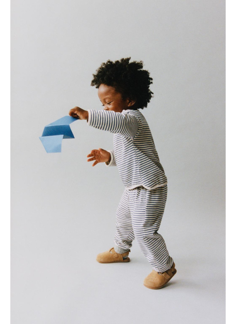 БРЮКИ-ДЖОГГЕРЫ В ПОЛОСКУ БРЮКИ-ДЖОГГЕРЫ В ПОЛОСКУ