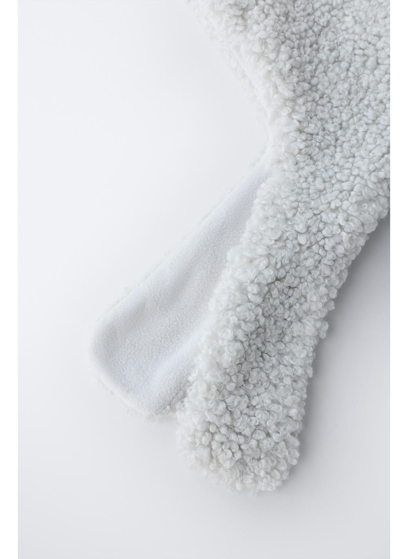 Шапка из искусственного меха с деталью на шее Шапка из искусственного меха с деталью на шее