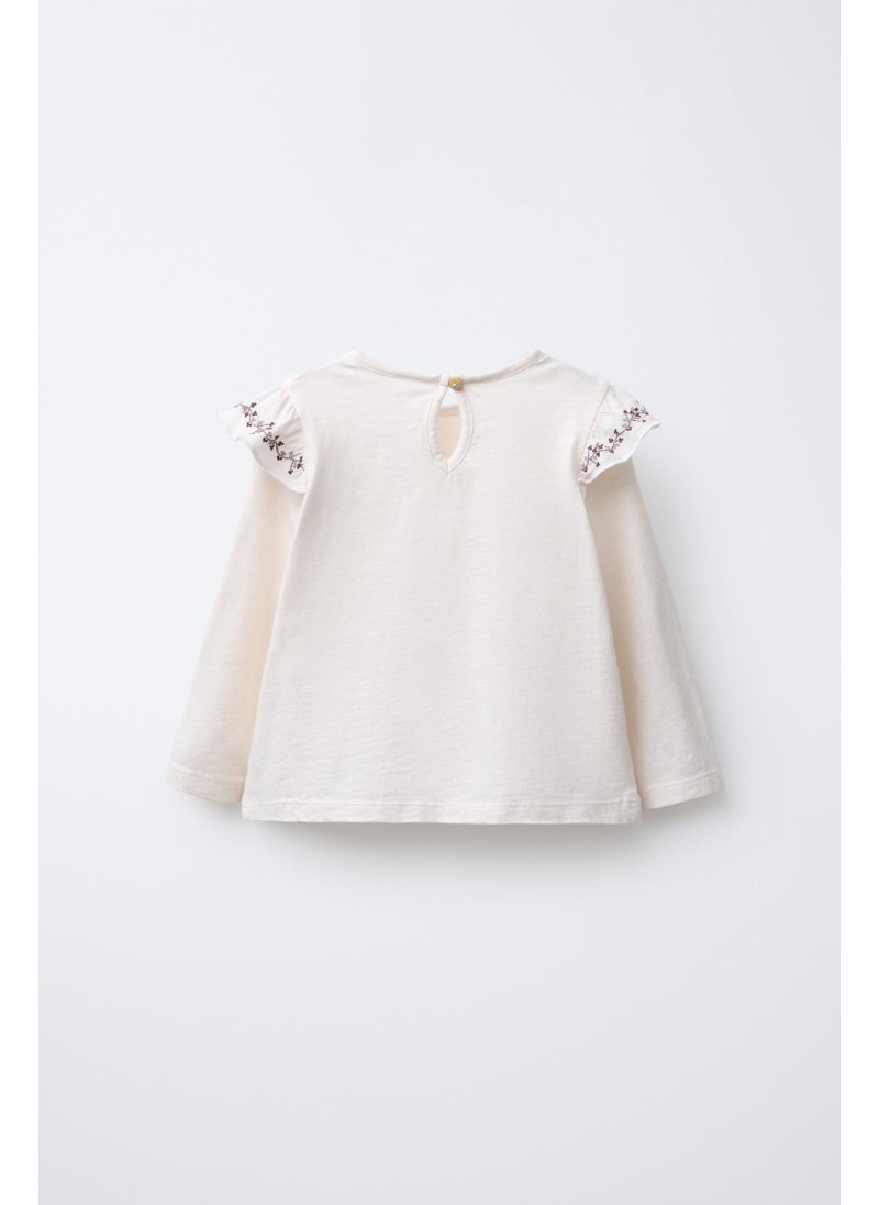 ФУТБОЛКА С ВОЛАНАМИ И ЦВЕТОЧНОЙ ВЫШИВКОЙ ФУТБОЛКА С ВОЛАНАМИ И ЦВЕТОЧНОЙ ВЫШИВКОЙ