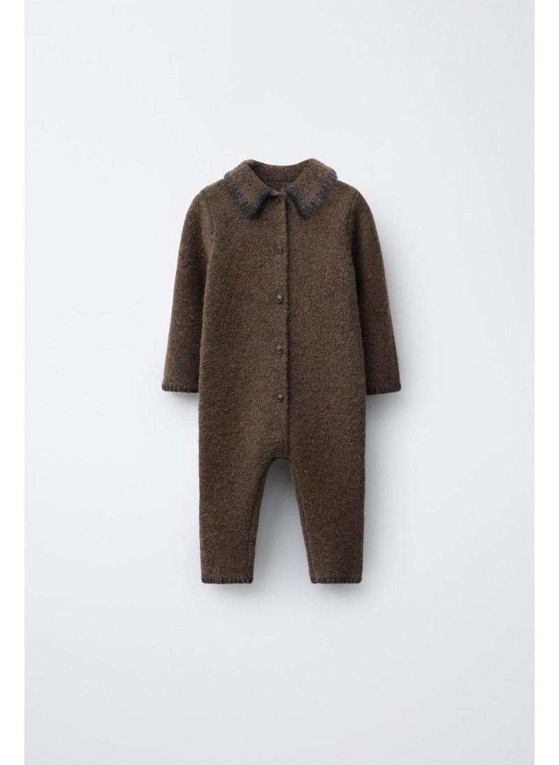 ВЯЗАНЫЙ КОМБИНЕЗОН С КОНТРАСТНЫМИ ДЕТАЛЯМИ ВЯЗАНЫЙ КОМБИНЕЗОН С КОНТРАСТНЫМИ ДЕТАЛЯМИ