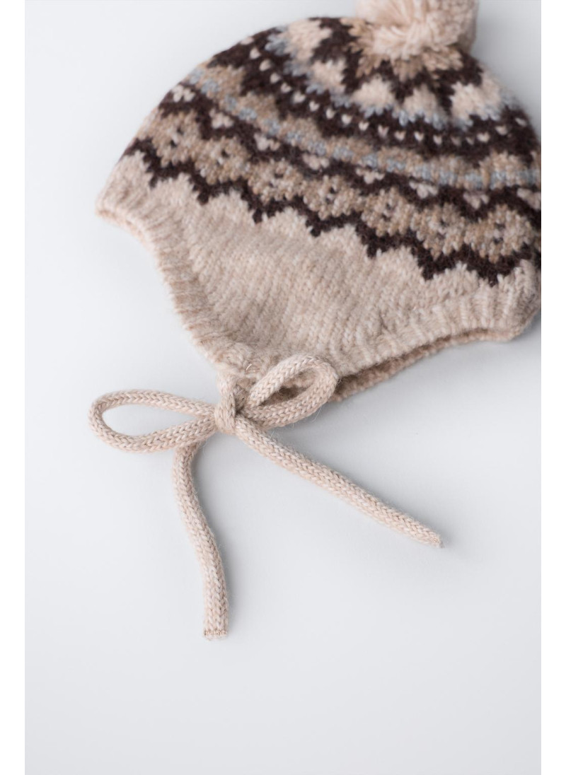 ЖАККАРДОВЫЙ ТРИКОТАЖНЫЙ ЧЕПЧИК С ПОМПОНОМ ЖАККАРДОВЫЙ ТРИКОТАЖНЫЙ ЧЕПЧИК С ПОМПОНОМ