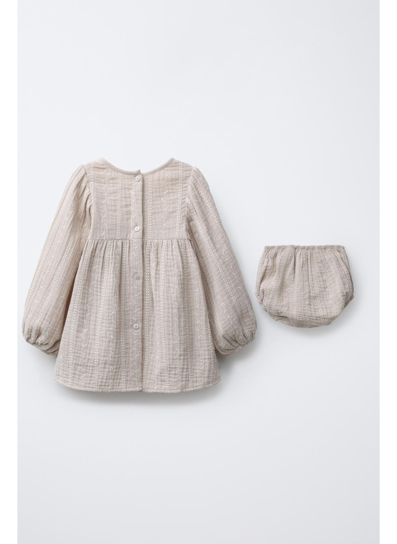 ПЛАТЬЕ И ТРУСИКИ ИЗ ТКАНИ БАМБУЛА С ВЫШИВКОЙ ПЛАТЬЕ И ТРУСИКИ ИЗ ТКАНИ БАМБУЛА С ВЫШИВКОЙ