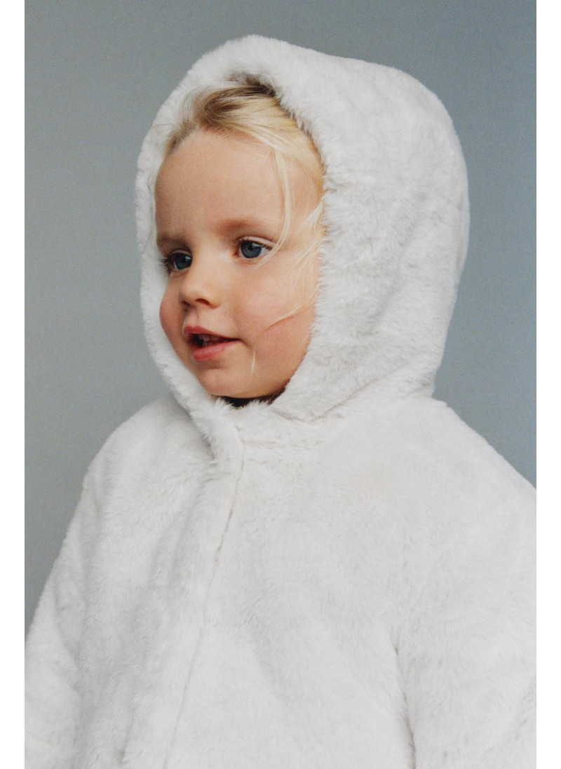 КУРТКА С КАПЮШОНОМ ИЗ ИСКУС...