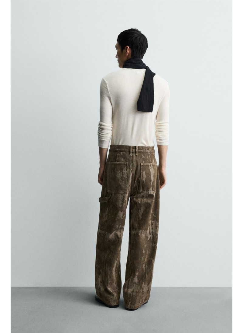 Джинсы свободного кроя с бархатистым покрытием Джинсы свободного кроя с бархатистым покрытием