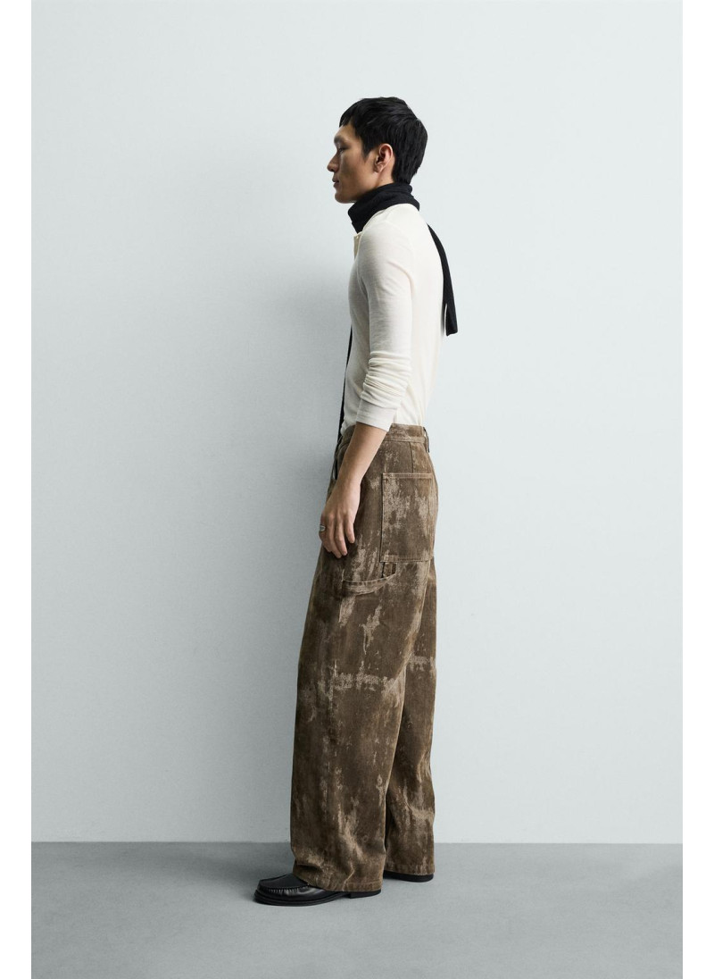 Джинсы свободного кроя с бархатистым покрытием Джинсы свободного кроя с бархатистым покрытием