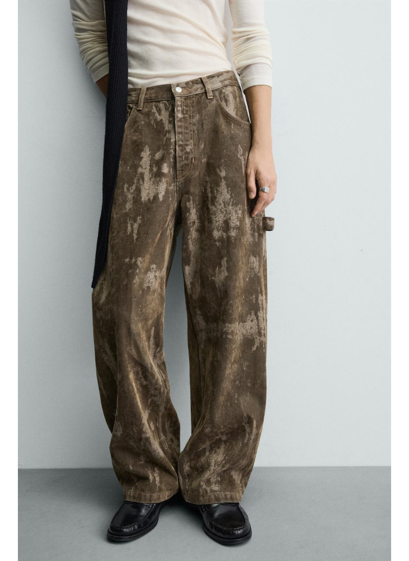 Джинсы свободного кроя с бархатистым покрытием Джинсы свободного кроя с бархатистым покрытием