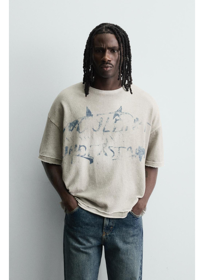 Трикотажная футболка с принтом спрея Трикотажная футболка с принтом спрея