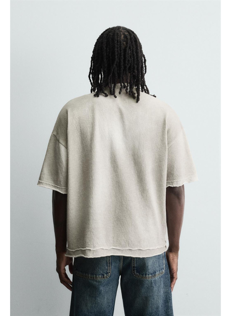 Трикотажная футболка с принтом спрея Трикотажная футболка с принтом спрея