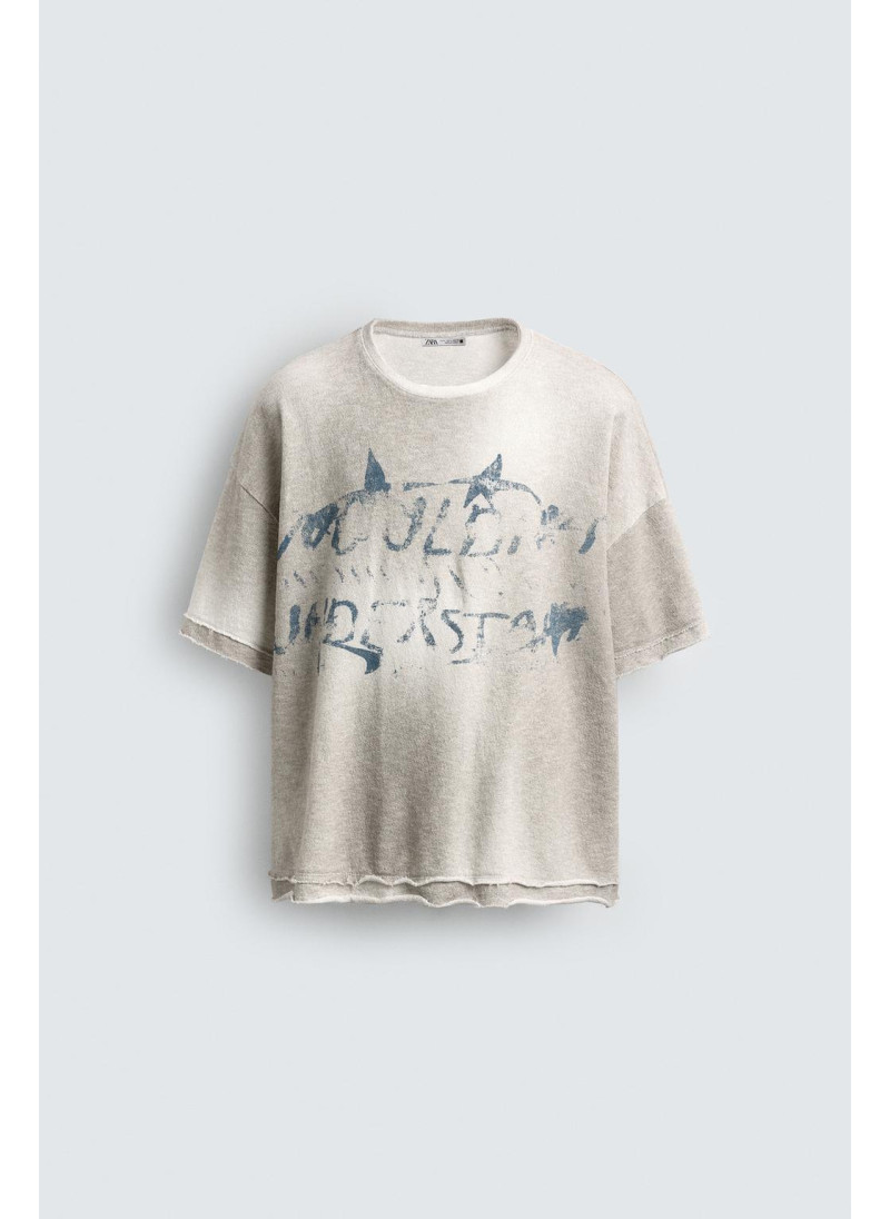 Трикотажная футболка с принтом спрея Трикотажная футболка с принтом спрея