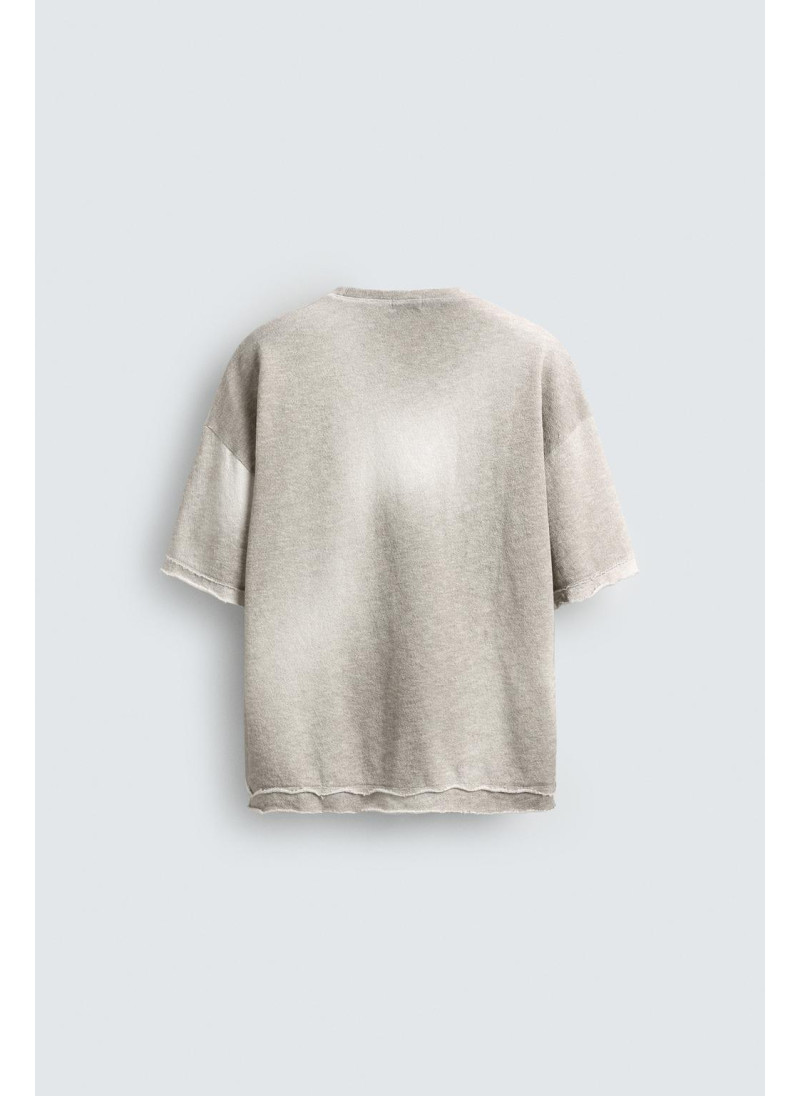 Трикотажная футболка с принтом спрея Трикотажная футболка с принтом спрея