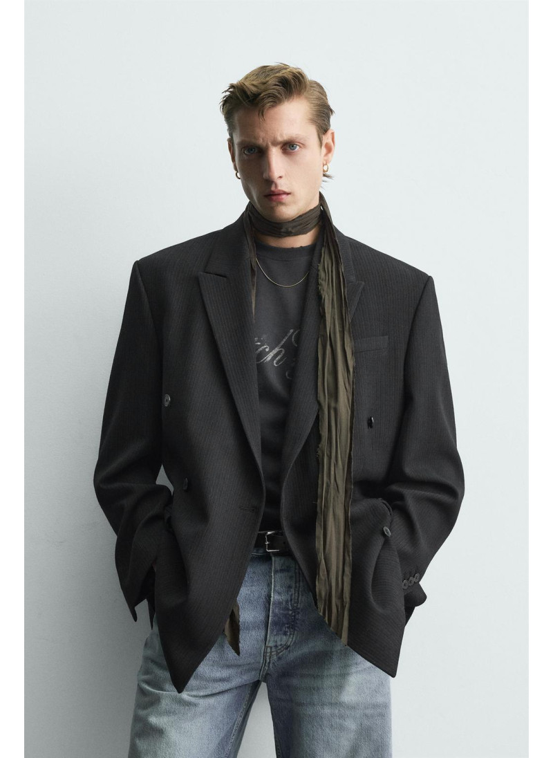 Пиджак limited edition в полоску с двубортной застежкой Пиджак limited edition в полоску с двубортной застежкой