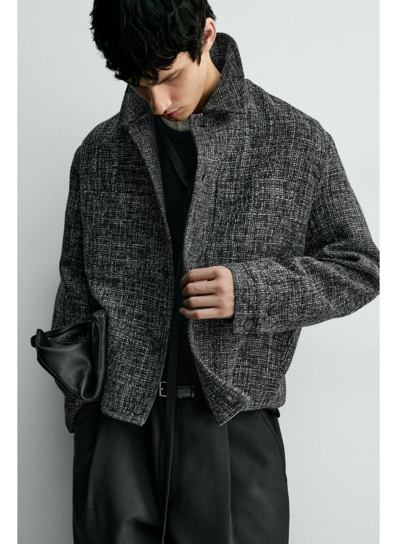 КУРТКА-РУБАШКА С КАРМАНАМИ ИЗ РЕЛЬЕФНОЙ ТКАНИ КУРТКА-РУБАШКА С КАРМАНАМИ ИЗ РЕЛЬЕФНОЙ ТКАНИ