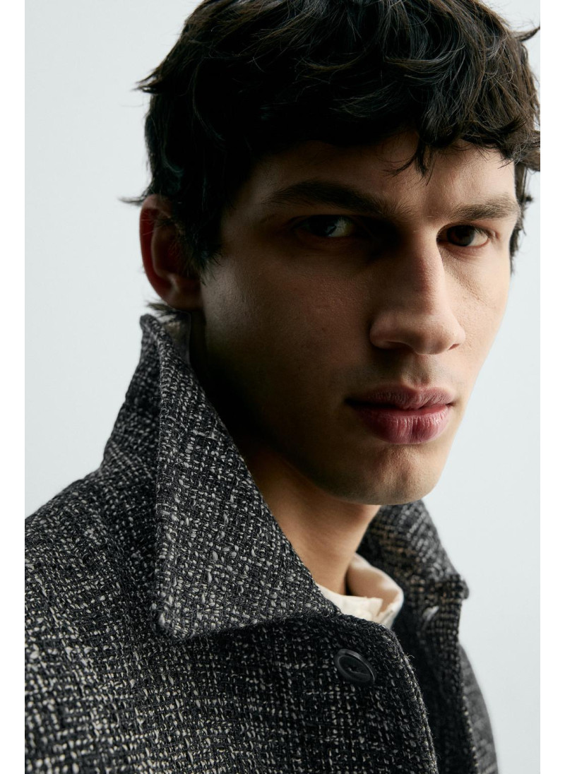 КУРТКА-РУБАШКА С КАРМАНАМИ ИЗ РЕЛЬЕФНОЙ ТКАНИ КУРТКА-РУБАШКА С КАРМАНАМИ ИЗ РЕЛЬЕФНОЙ ТКАНИ