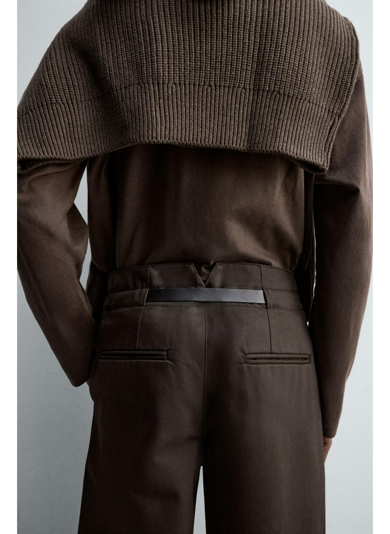 Брюки с защипами и поясом Брюки с защипами и поясом