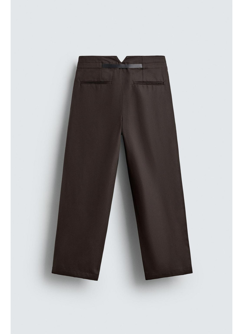 Брюки с защипами и поясом Брюки с защипами и поясом