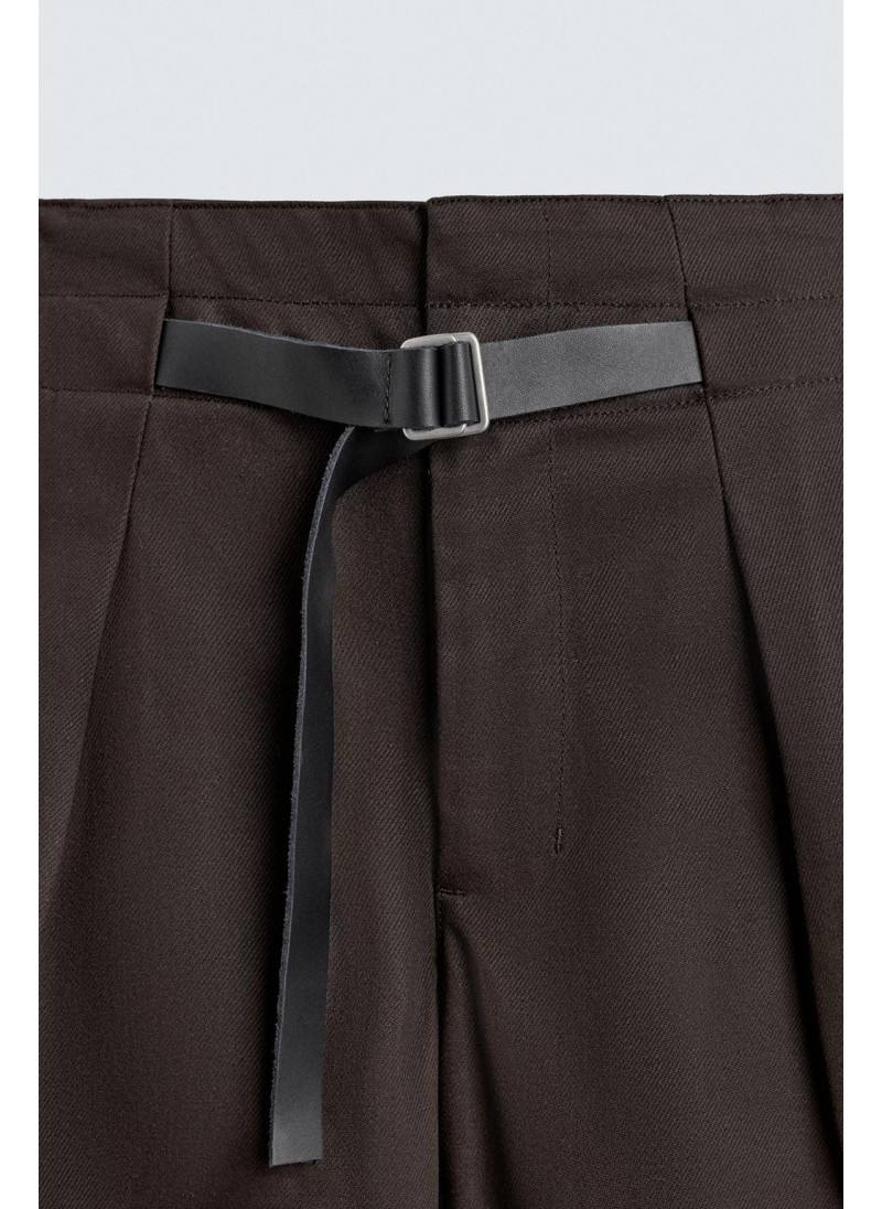 Брюки с защипами и поясом Брюки с защипами и поясом