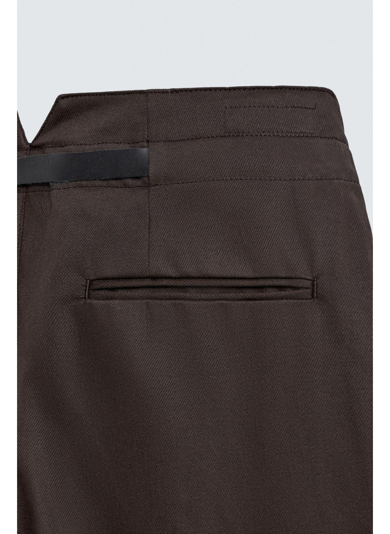 Брюки с защипами и поясом Брюки с защипами и поясом