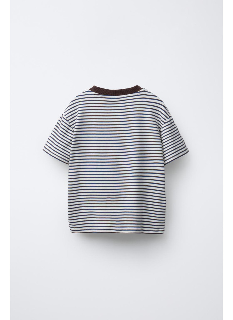 ФУТБОЛКА В ПОЛОСКУ STRANGER THINGS © NETFLIX ФУТБОЛКА В ПОЛОСКУ STRANGER THINGS © NETFLIX