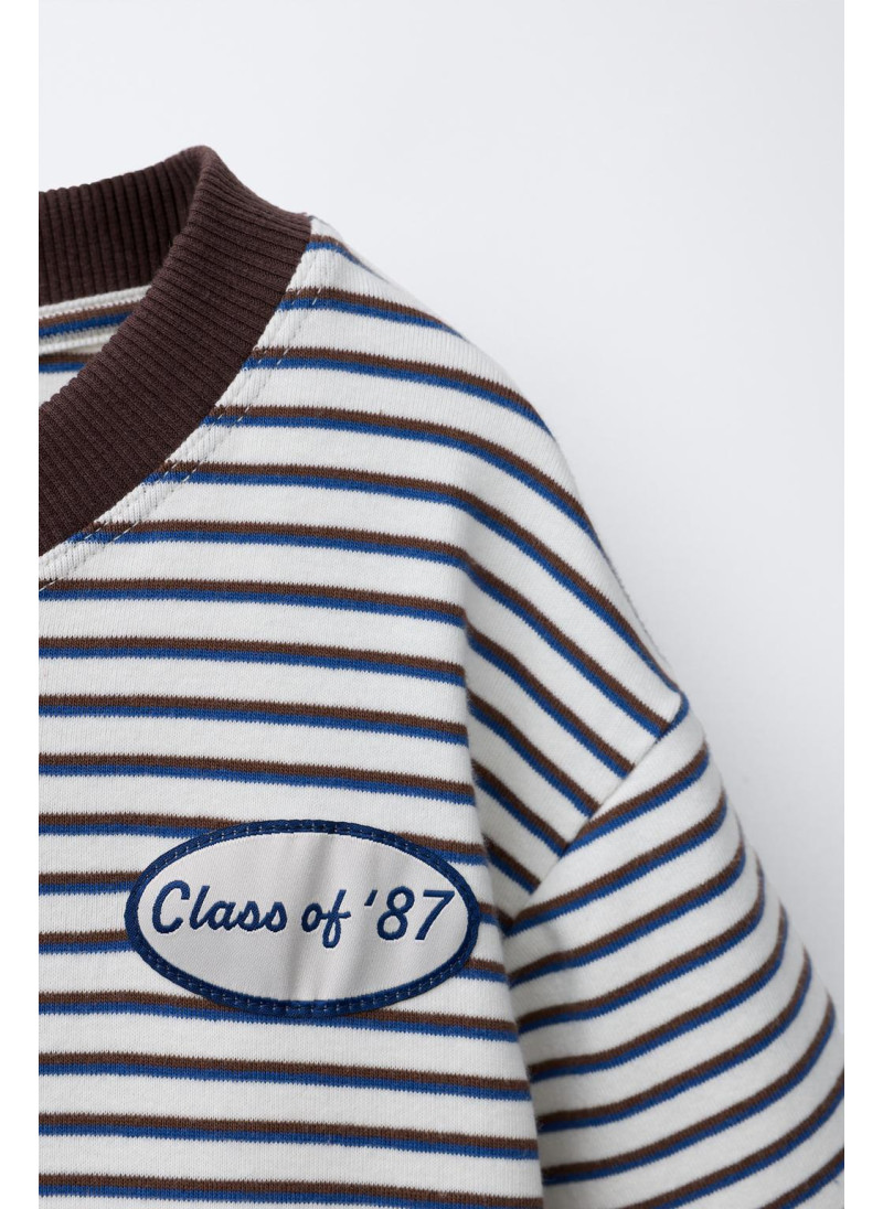 ФУТБОЛКА В ПОЛОСКУ STRANGER THINGS © NETFLIX ФУТБОЛКА В ПОЛОСКУ STRANGER THINGS © NETFLIX