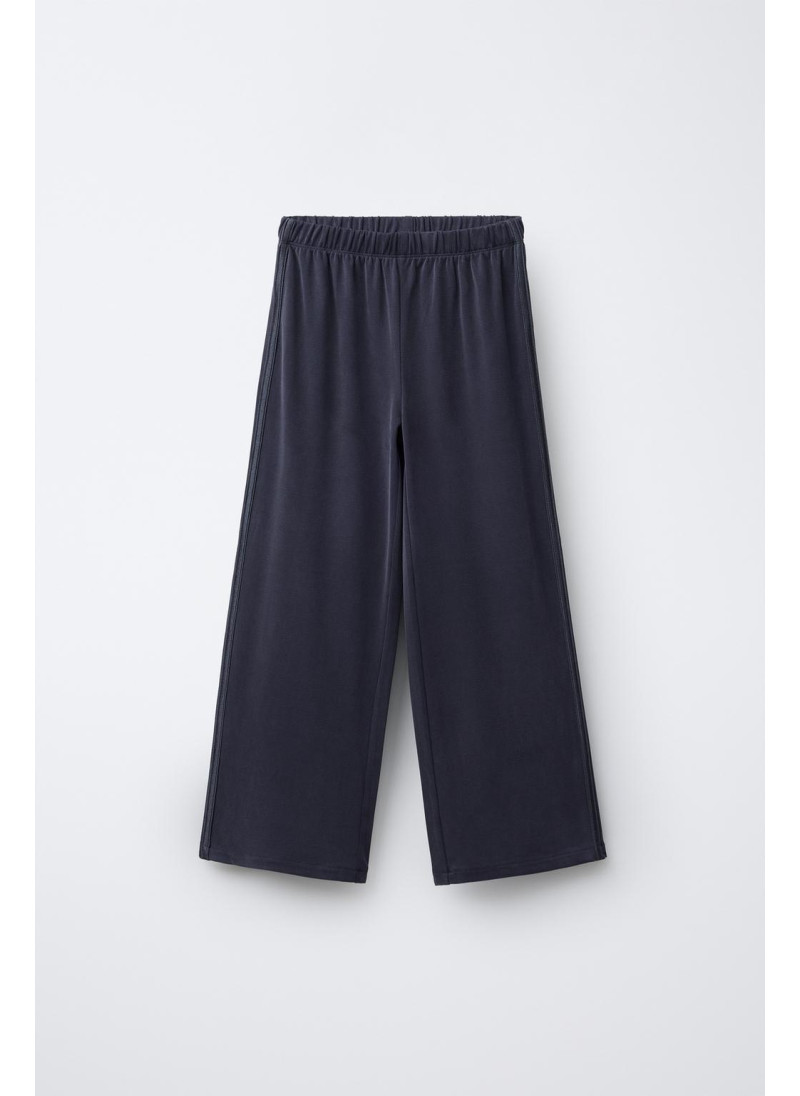 Широкие спортивные брюки Широкие спортивные брюки