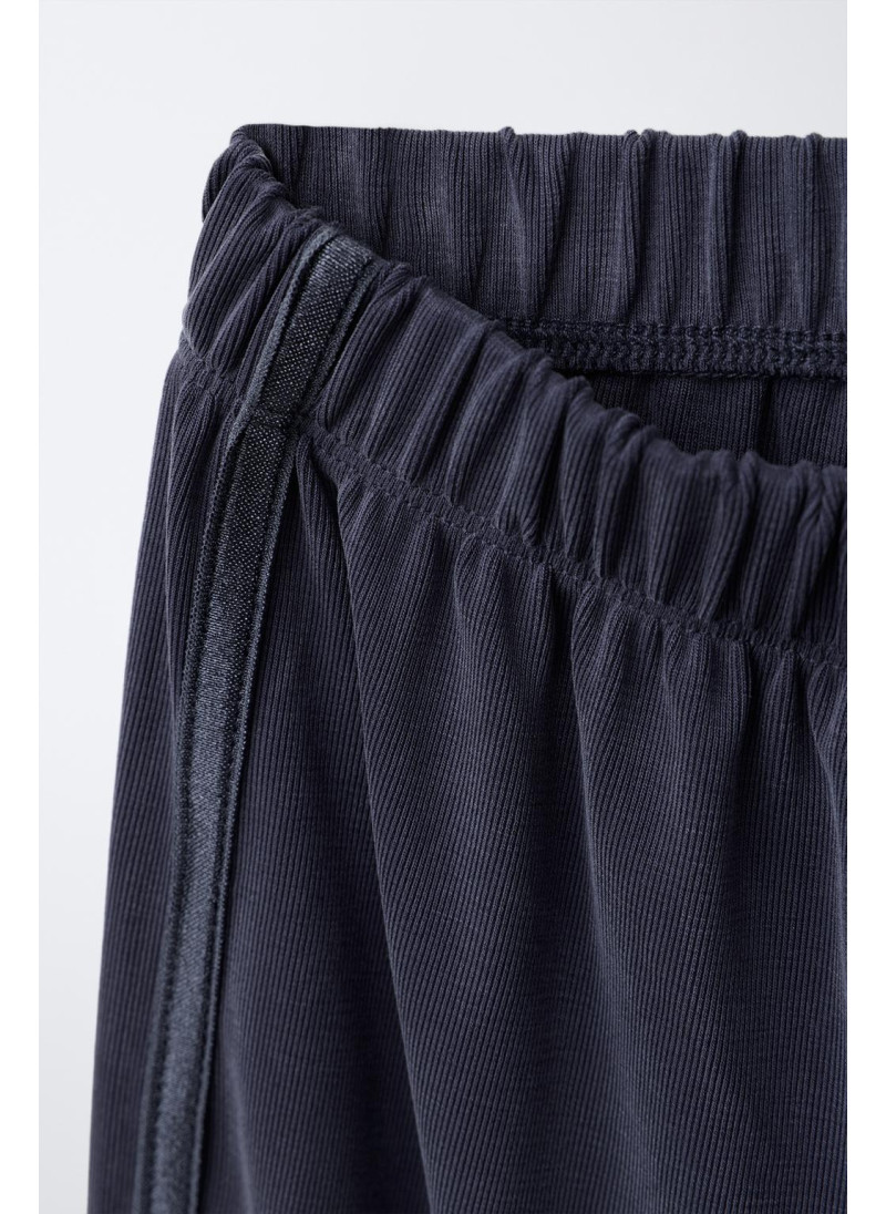 Широкие спортивные брюки Широкие спортивные брюки