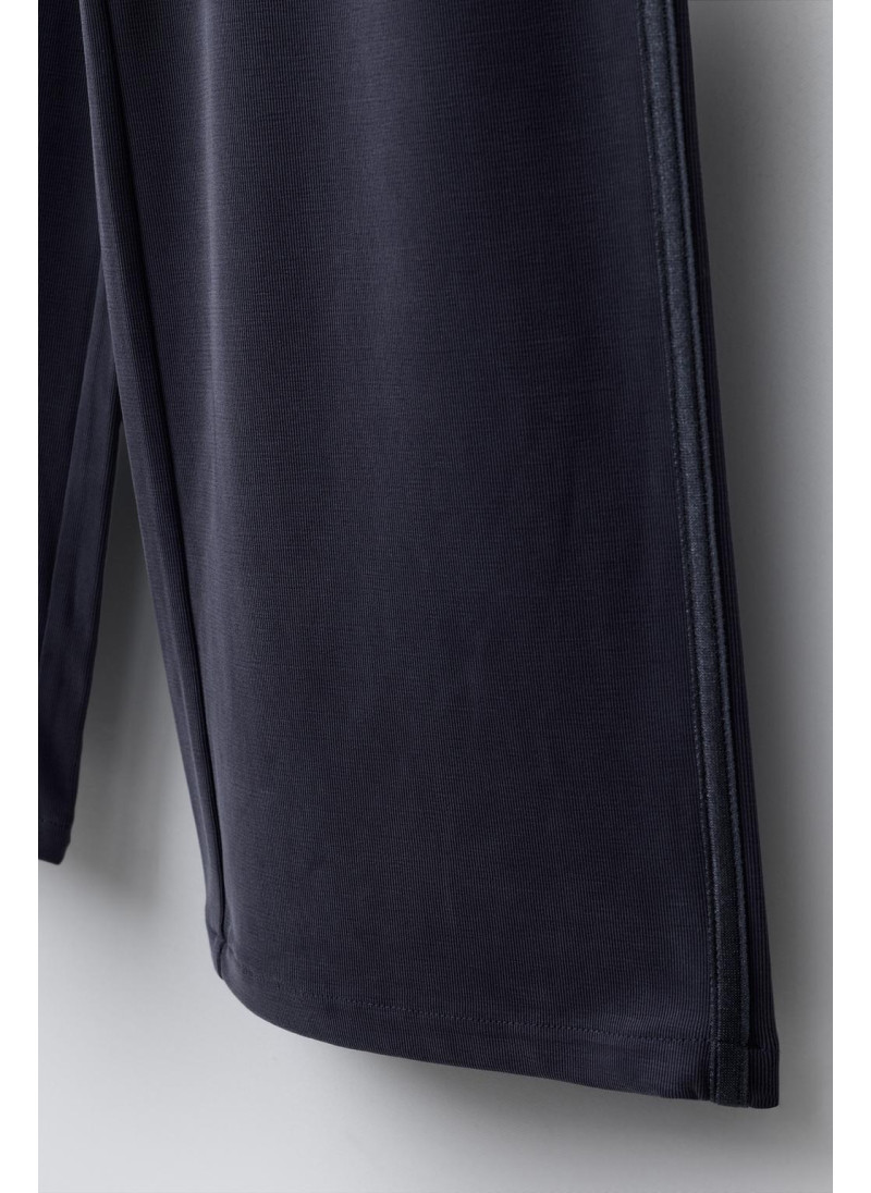 Широкие спортивные брюки Широкие спортивные брюки